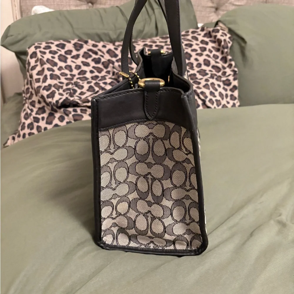 Coach Field Tote - Picture 3 of 13